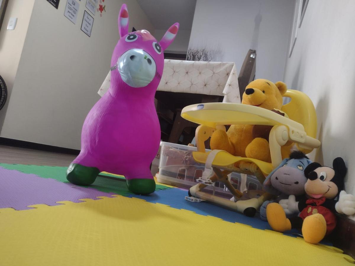 Family Space Curitiba/Vaga De Garagem Gratis エクステリア 写真