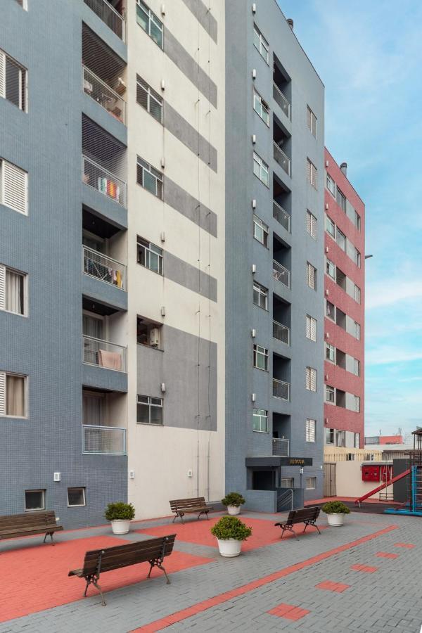 Family Space Curitiba/Vaga De Garagem Gratis エクステリア 写真