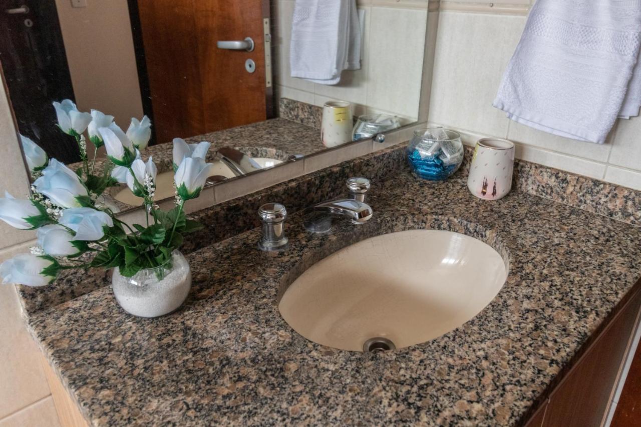 Family Space Curitiba/Vaga De Garagem Gratis エクステリア 写真
