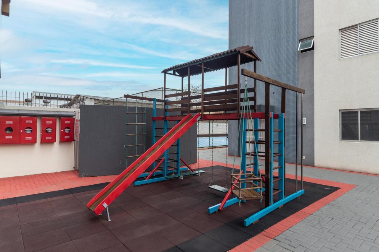 Family Space Curitiba/Vaga De Garagem Gratis エクステリア 写真